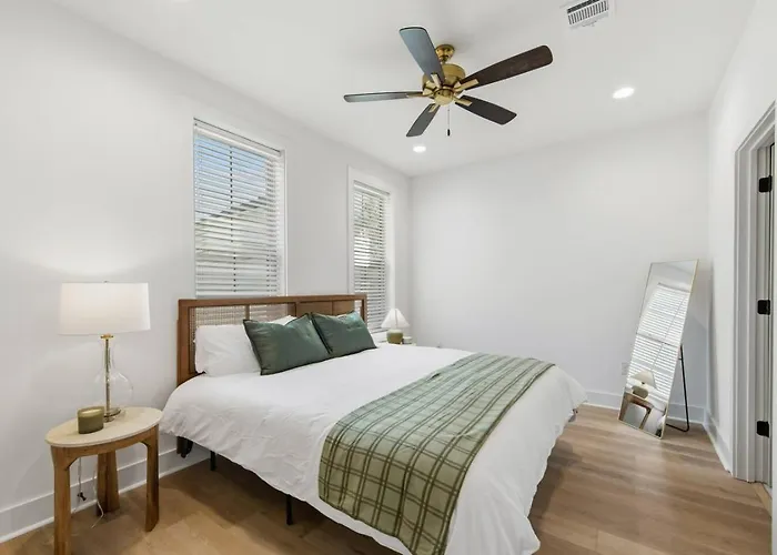 Holiday home Cafe House King Prime Location River Ranch *